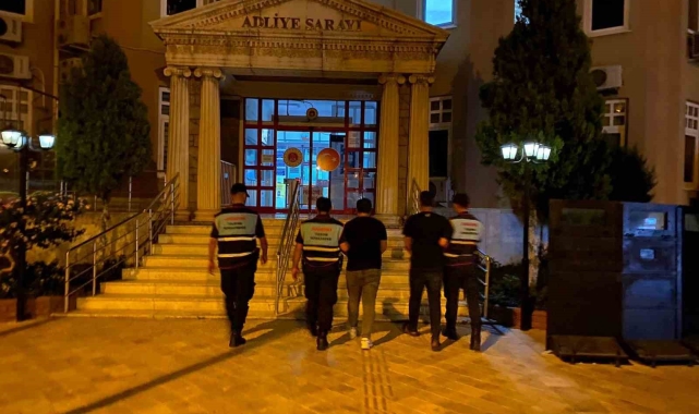 Didim'de 57 düzensiz göçmen yakalandı: 2 organizatör tutuklandı