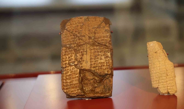 Diyarbakır Müzesi'nde sadece kadın isimlerinin yazılı olduğu 2 bin 648 yıllık 'kil tablet' dikkat çekiyor