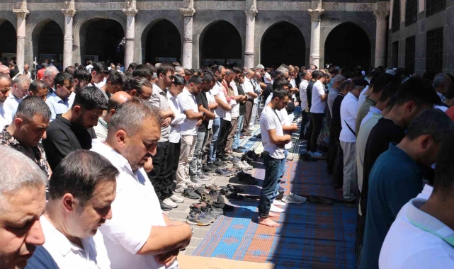 Diyarbakır'da İsmail Haniye için gıyabi cenaze namazı kılındı