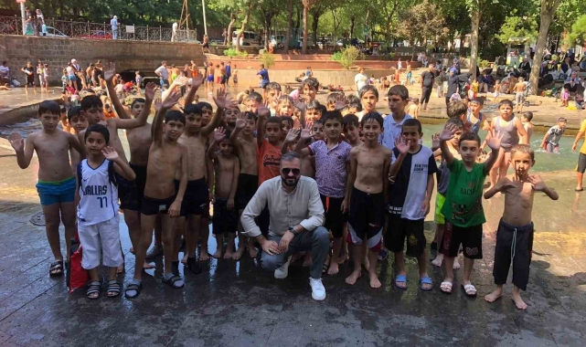 Diyarbakır'da Kur'an kursu öğrencileri Anzele'de serinliyor