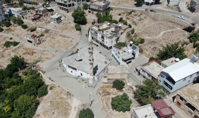 Diyarbakır'da vatandaşlar yaklaşık 1375 yaşındaki camide ibadetlerini eda ediyor