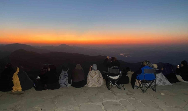 Doğu-Batı Dostluk ve İpek Yolu Rallisi Nemrut'un zirvesinde