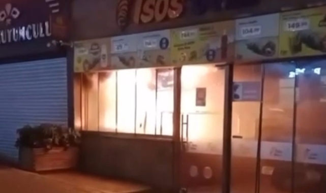 Dönerci dükkanı alev alev yandı, bina sakinleri panik dolu anlar yaşadı