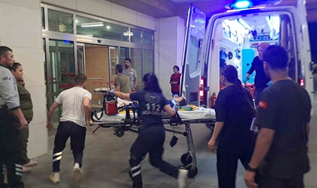 Dördüncü kattan iş yerinin tentesine düşen çocuk ağır yaralandı