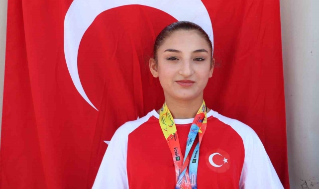 Dünya şampiyonu Şaziye'ye coşkulu karşılama