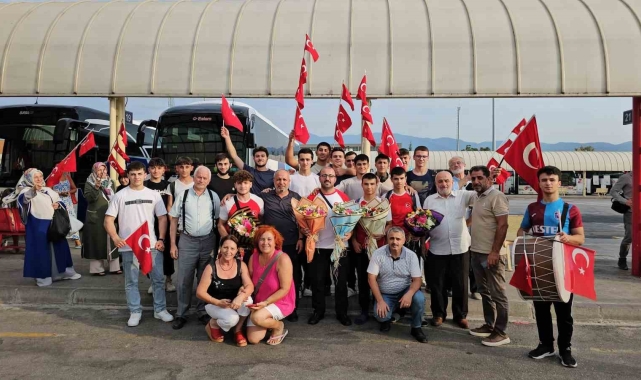 Dünyanın bileğini büken ikizler, memleketinde coşkuyla karşılandı