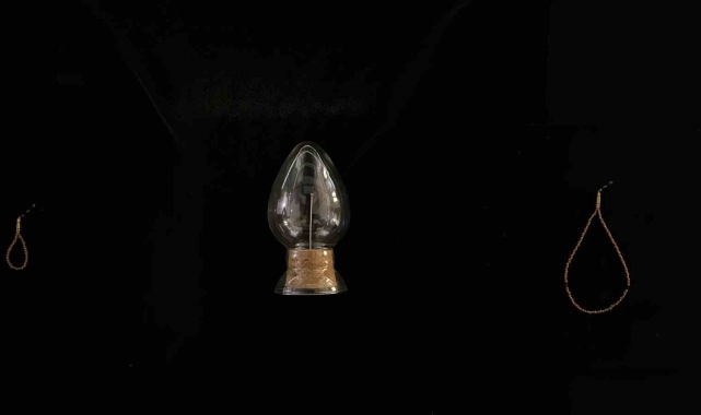 Dünyanın en küçük 33&#039;lük ve 99&#039;luk tespihi ile Türk bayrağı Diyarbakır Müzesi&#039;nde sergileniyor