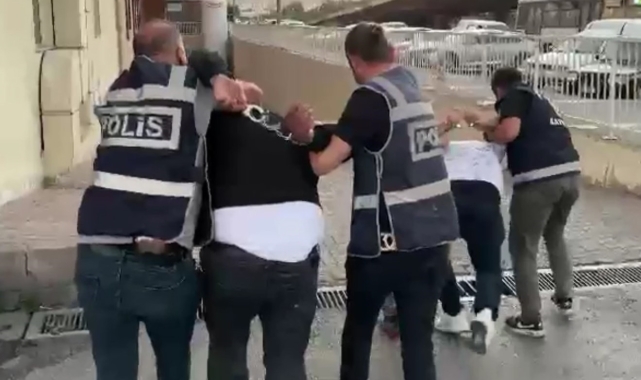 'Dur' ihtarına uymayıp kaçarken polise çarpan şahıslar yakalandı