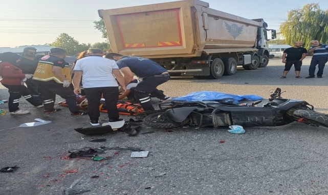 Düzce'de kamyonla çarpışan motosikletteki 1 kişi öldü, 1 kişi yaralandı