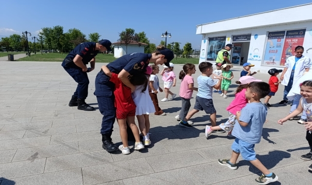 Düzce'de öğrenciler trafik kurallarını deneyimleyerek öğrendi