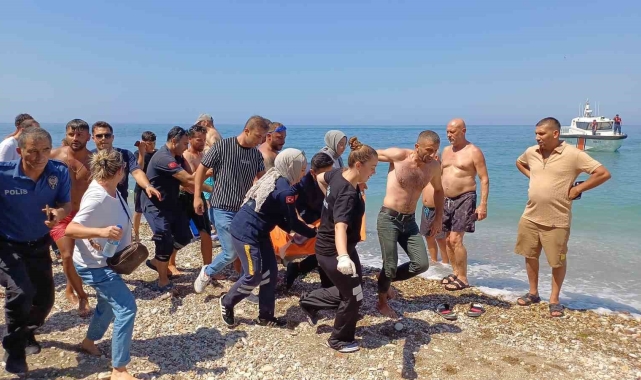 Düzce'de denizde can pazarı: 4 kişi girdiği denizde boğulma tehlikesi geçirdi