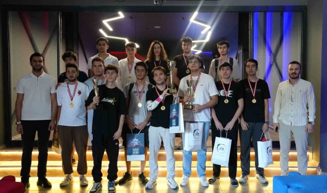 E-spor Merkezinde heyecan dolu turnuvanın şampiyonu belli oldu