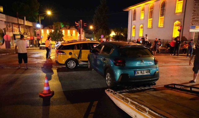 Edirne'de alkollü taksi sürücüsü ile otomobil çarpıştı: 1 yaralı