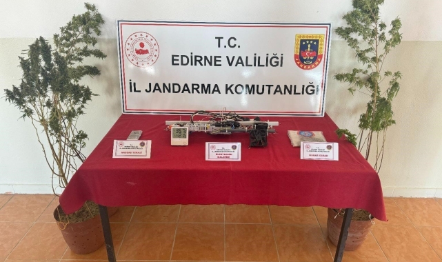 Edirne'de araçta ve evde yapılan aramada uyuşturucu çıktı