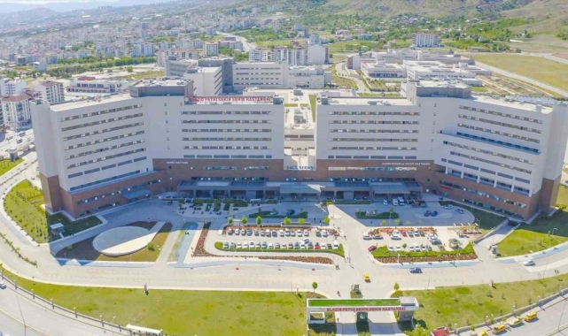 Elazığ Fethi Sekin Şehir Hastanesi başarılı operasyonlarını sürdürüyor