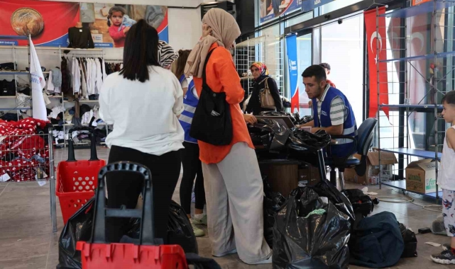 Elazığ'da ihtiyaç sahibi ailelere 60 bin parça giysi dağıtıldı