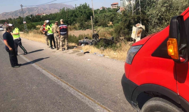 Elazığ'da otomobil takla attı: 5 yaralı