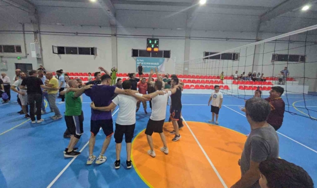 Elazığ'ın Ağın ilçesinde kurulan spor tesisinde ilk heyecan