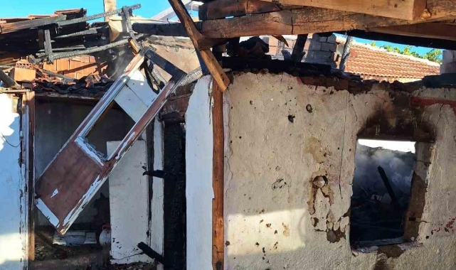 Elektrikli bisikletin şarj olan bataryası patladı