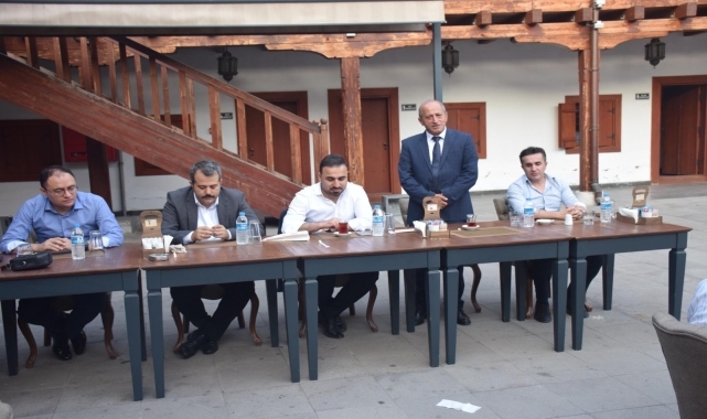 Emekliye ayrılan Vezirköprü İlçe Emniyet Müdürü Çelik'e veda yemeği