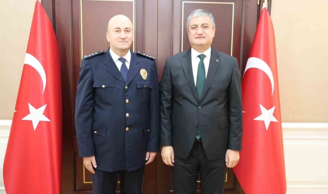 Emniyet personellerine yeni rütbeleri takıldı