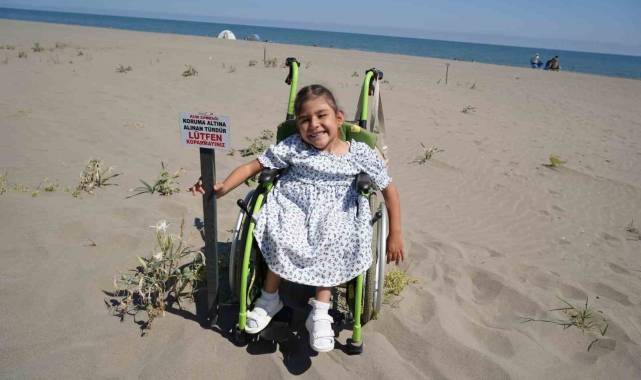 Engellilerden, 'koparma cezası 387 bin TL' olan 'kum zambakları'na uyarı levhası