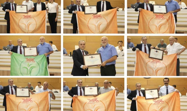 ERÜ Rektörü Prof. Dr. Fatih Altun, 'Engelsiz Üniversite Ödülleri'ni fakülte dekanlarına takdim etti