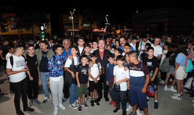 Erzincan'dan Malazgirt'e gidecek olan 580 kişilik grup uğurlandı