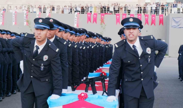 Erzurum'da polis adaylarının mezuniyet heyecanı