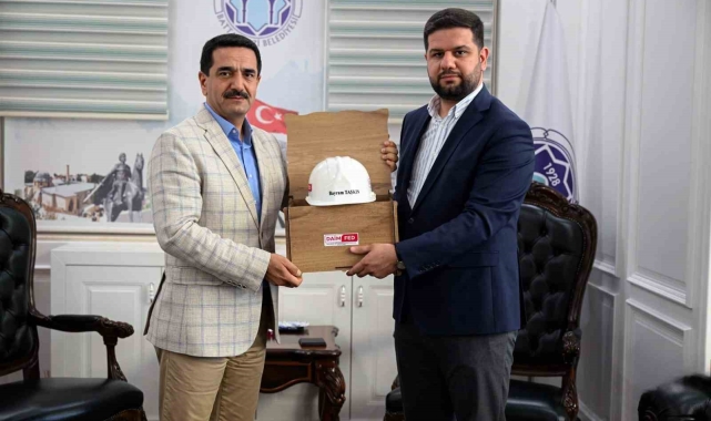 Esen: "İnşaatların durması şehrin gelişimini etkiler"