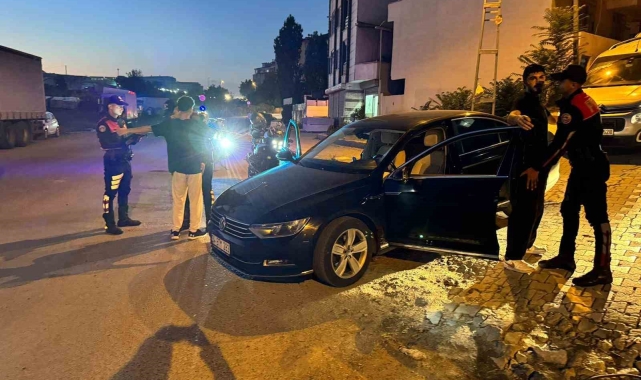 Esenyurt'ta denetim: Aranan şahıslar yakalandı, 1 çalıntı motosiklet ele geçirildi