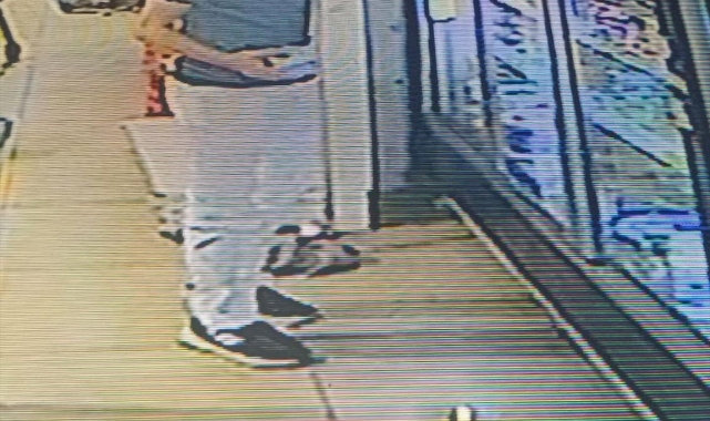 Esenyurt'ta telefon hırsızlığı kamerada
