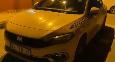 Esenyurt'ta ticari taksiyi kaldırımda sürdü: O anlar kamerada