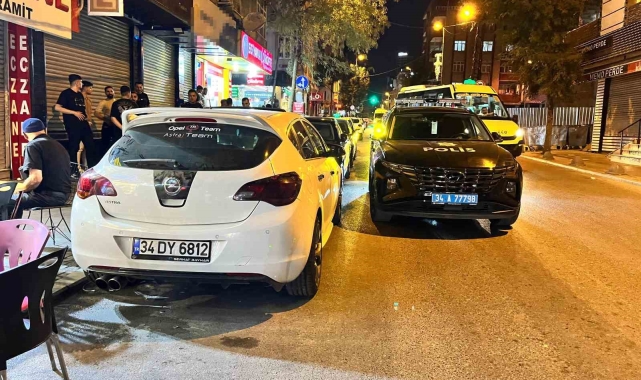Eşi tarafından sokakta bıçaklanan kadın hayatını kaybetti