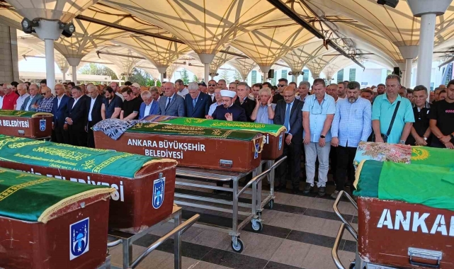 Eski Bakan Şener'in oğlunun öldürdüğü anneannesi son yolculuğuna uğurlandı