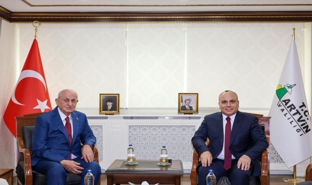 Eski TBMM Başkanı Kahraman'dan Artvin Valisi Ünsal'a ziyaret