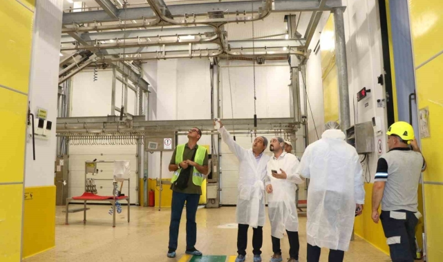 Eskişehir ekibi, üst düzey teknik donanıma sahip mezbahaya hayran kaldı