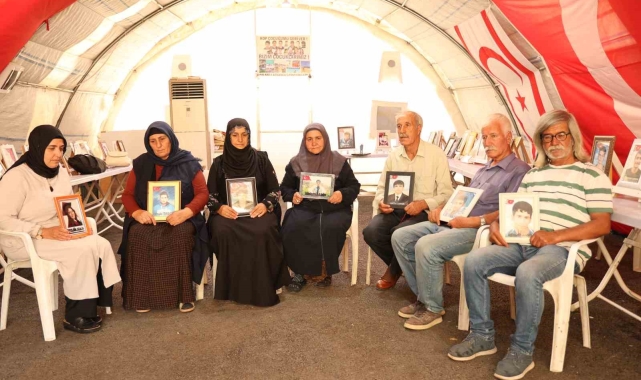 Evlat nöbetindeki babadan oğluna sitem: "Elindeki kalemi aldılar, kalem yerine silah verdiler. Kime karşı, bana karşı"