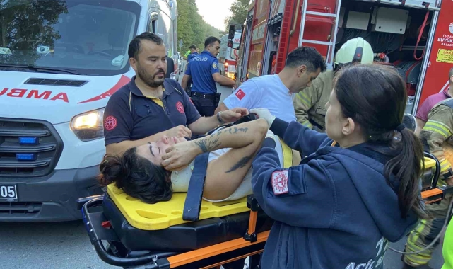 Eyüpsultan'da otomobil ormanlık alana uçtu: 2 yaralı
