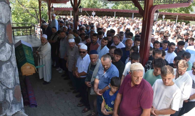Feci kazada hayatını kaybeden 21 yaşındaki genç son yolculuğuna uğurlandı
