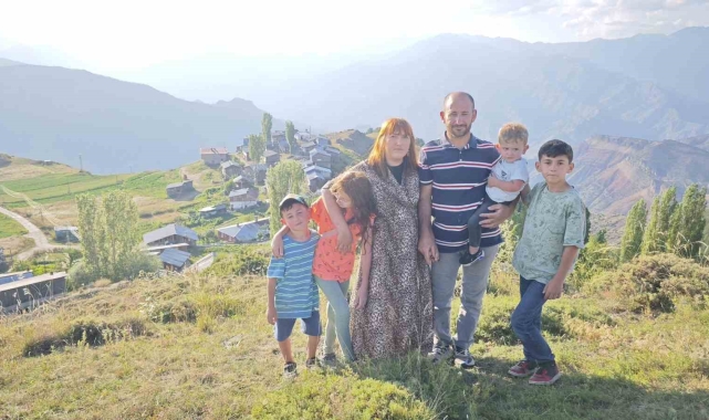 Fransız gelin 12 yıldır yaz tatilini Artvin'de eşinin köyünde geçiriyor