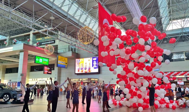 Fraport TAV Antalya Havalimanı'nda Zafer Bayramı coşkusu