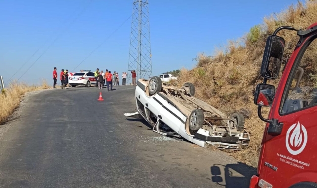 Freni boşalan otomobili durdurmak için yol kenarındaki toprak zemine sürdü