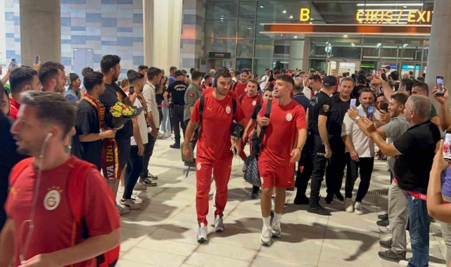 Galatasaray, Adana'ya geldi