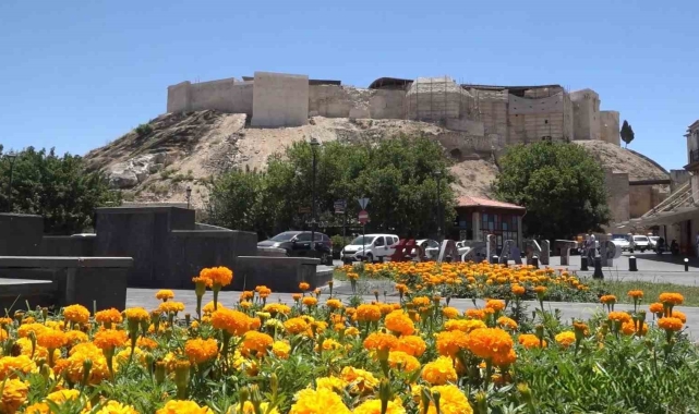Gaziantep Kalesi'nin restorasyonu 40 derece sıcağa rağmen devam ediyor