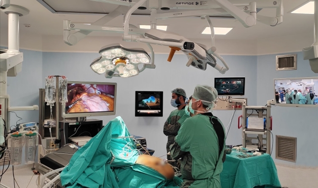 Gaziantep Şehir Hastanesi&#039;nde canlı ameliyat eşliğinde eğitim sempozyumu düzenlendi