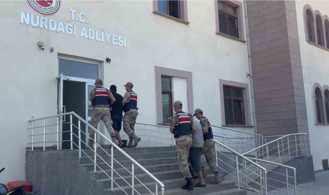 Gaziantep'te kaçak göçmen organizatörü 2 şahıs tutuklandı