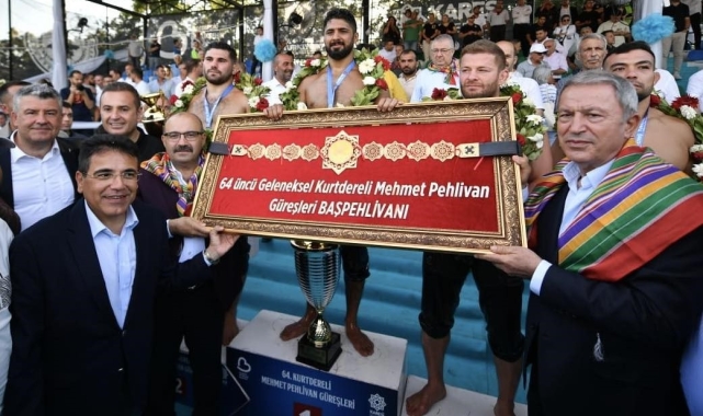 Geleneksel Kurtdereli Yağlı Güreşleri'nin başpehlivanı Enes Doğan oldu