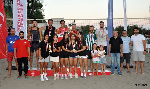 GERZE'DE PLAJ VOLEYBOLU TURNUVASI SONA ERDİ!