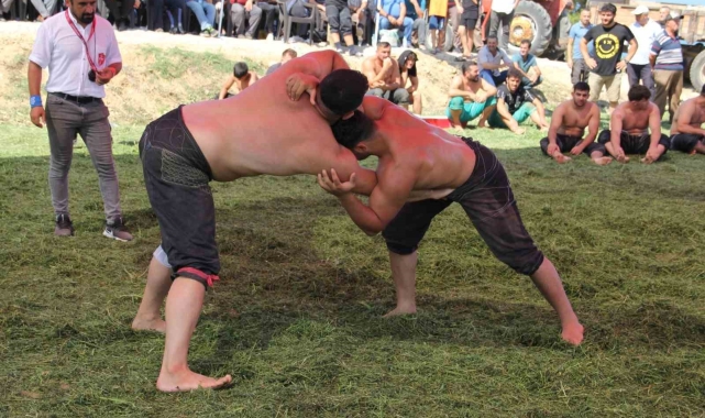 Gerze'de pehlivanlar kıran kırana yarıştı